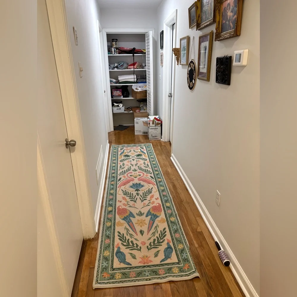 Washable runner rug in parrot bird pattern
